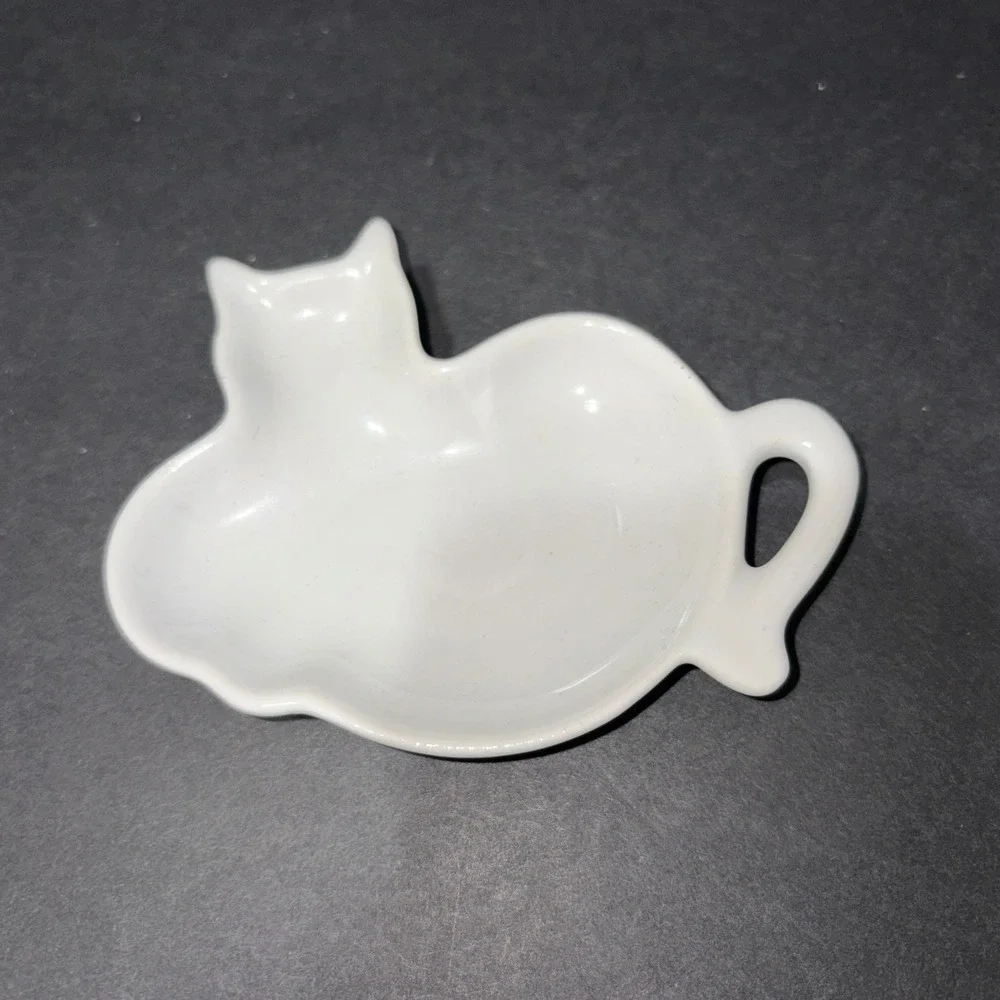 White Ceramic Cat Trinket Dish Feline Jewelry Ring Holder Tea Bag Holder Decor